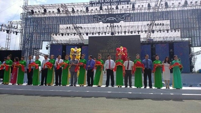 Ouverture de la Foire-expo du tourisme et du commerce du delta du Mékong - ảnh 1